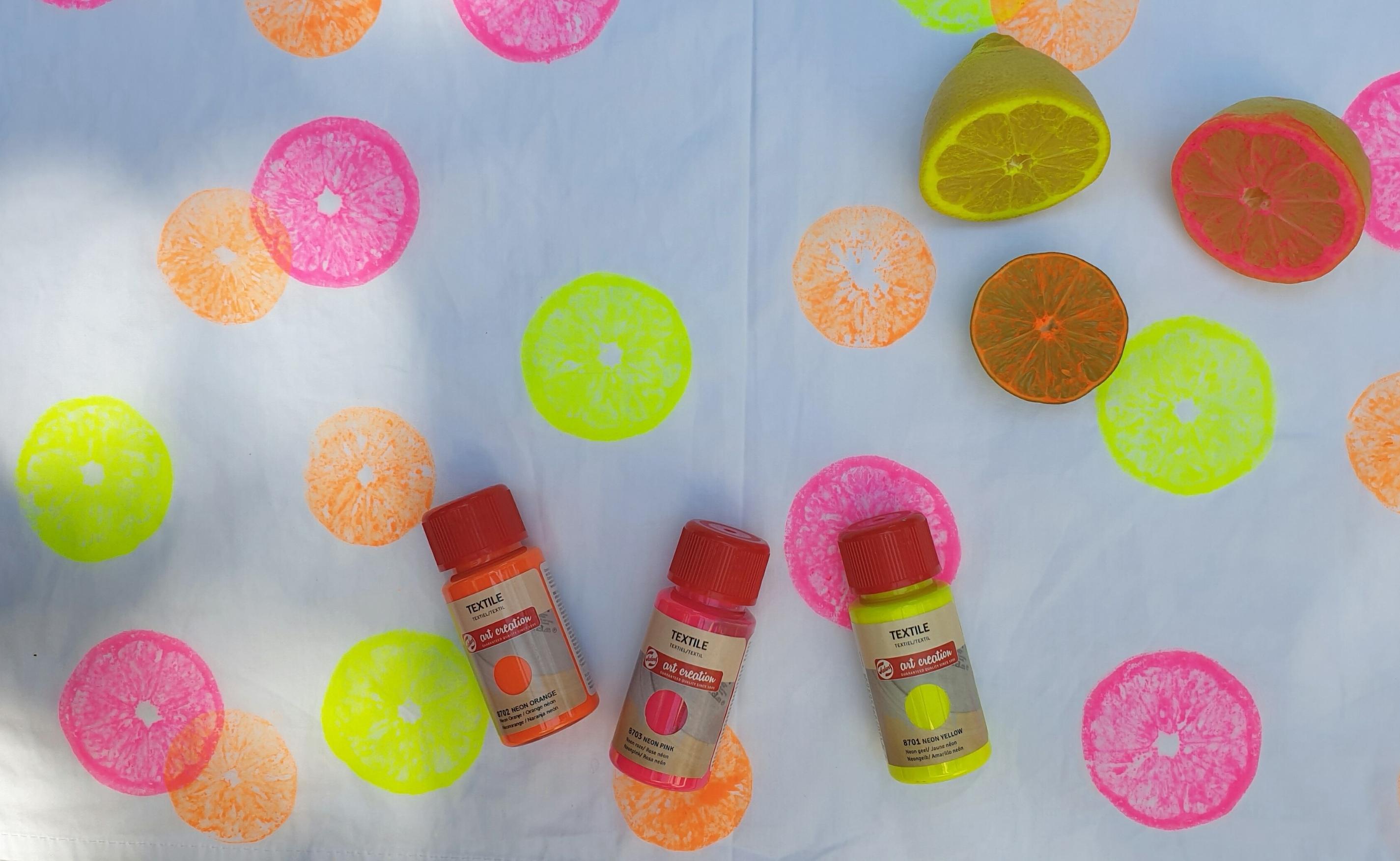 Tablecloth with lemon stamps 