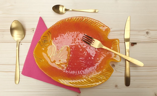 Colour up your kitchen with beautiful glass plates